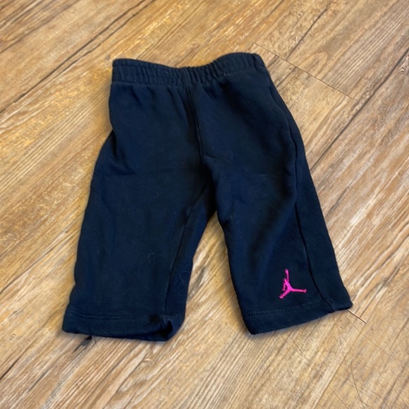Jordan Girls Sweatsuit Black/Pink Size 6-9 Months - Picture 6 of 9